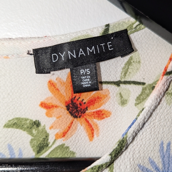 Dynamite Sm. Sleeveless Floral Top - Picture 3 of 3